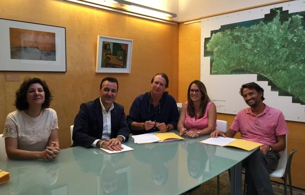 Una quincena de empresas de alquiler de vehículos de Menorca firman el código de buenas prácticas de Consumo del Govern