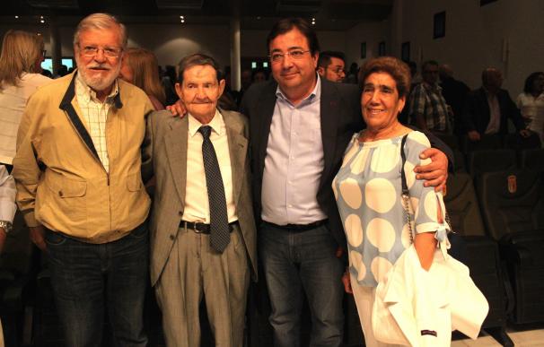 El PSOE de la provincia de Badajoz rinde homenaje a Manuel Olivera, exalcalde de Bienvenida durante 20 años
