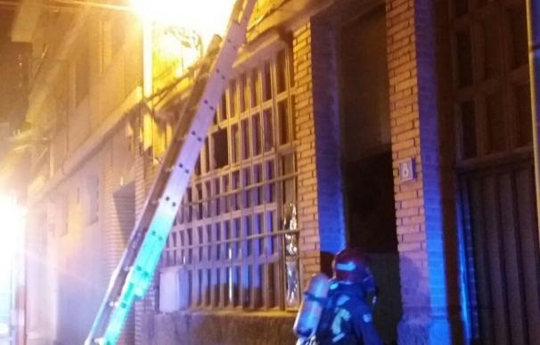 Una persona resulta intoxicada en un incendio en Illueca, que obliga a desalojar varias viviendas