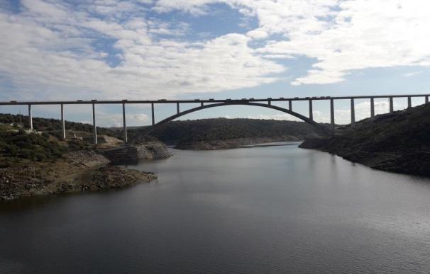 El viaducto de Almonte (Cáceres), construido por FCC, recibe laMedalla Gustav Lindenthal