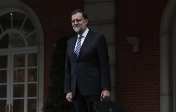 Rajoy quiere zanjar el asunto de Aznar y dice que no tiene "nada" que comentar