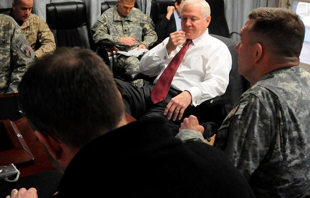 El secretario estadounidense de Seguridad visita a las tropas en Afganistán