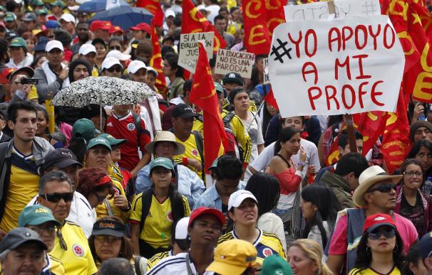 Gobierno y profesores llegan a un acuerdo para poner fin a la huelga tras 37 días de protesta en Colombia