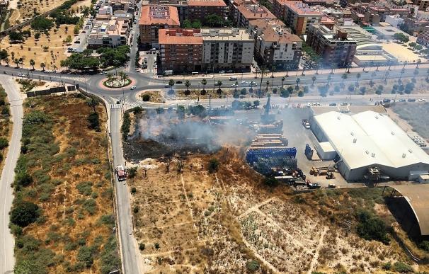 Los Bomberos dan por controlados los incendios declarados en Molina, Alguazas y Murcia