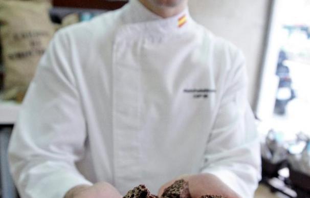 Una pastelería valenciana crea el primer carbón de chocolate ecológico