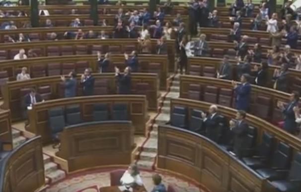 Todo el hemiciclo ovaciona al padre de Leopoldo López menos Podemos, ERC y Bildu