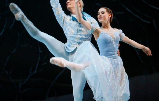 El ballet nacional de Praga funde "El cascanueces" y "Un cuento de Navidad"