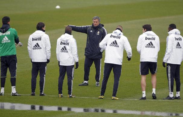 Mourinho dice que la presión en el Madrid es muy grande y hay que ganar "ya"