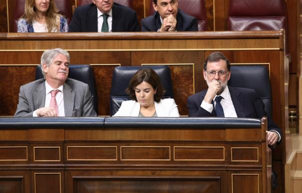 Santamaría acusa a Puigdemont de "frivolizar" con su "desgraciada" comparación del proceso soberanista con ETA