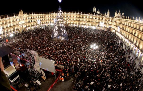 Una herida grave, denuncias e intoxicaciones etílicas despiden 2010 en la Plaza Mayor de Salamanca