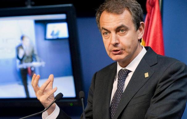 Zapatero respalda a las cajas de ahorros frente a "rumores y sospechas"