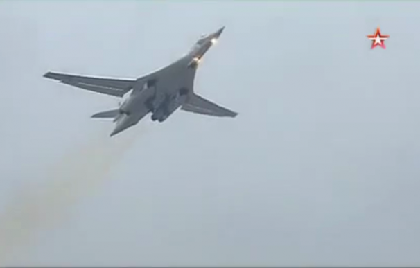 Aviones rusos de largo alcance Tu-160, Tu-95 y Tu-22M3 bombardean Siria