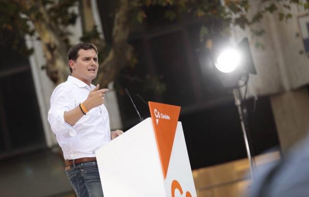 Rivera exige a Puigdemont que rectifique por mezclar el fin de ETA con el referéndum