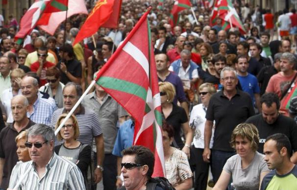 Una cadena humana pide en San Sebastián legalizar a la izquierda abertzale