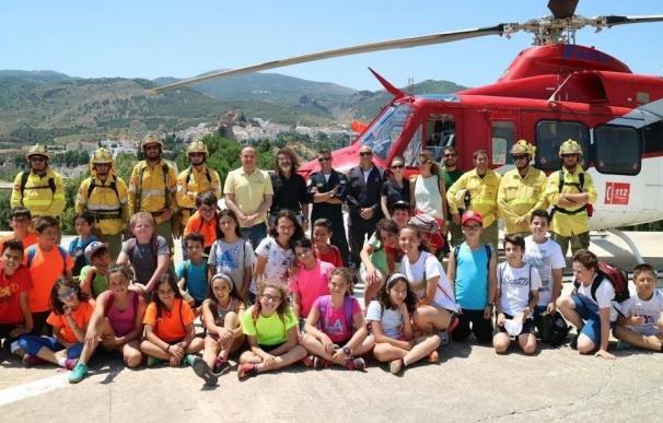 Escolares de Purchena conocen la lucha contra los incendios forestales en el Cedefo de Serón