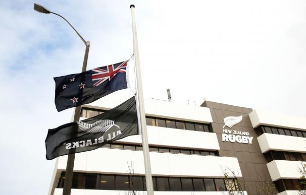 La bandera neozelandesa junto a la del equipo nacional de rugby