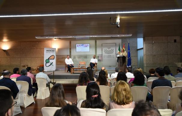 La presidenta de la Asamblea de Extremadura afirma que España y la UE tienen "mucho que hacer" en materia de refugiados