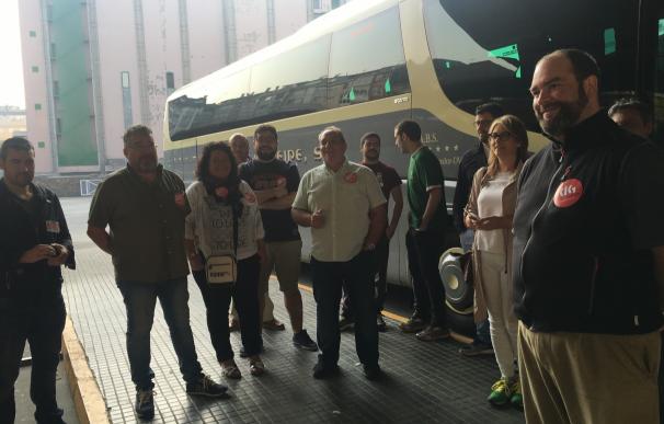 Un piquete en Vigo desalojado para que saliera un bus a Oporto y otro autobús escoltado en Pontevedra