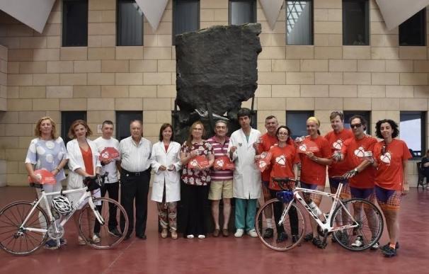 El Hospital Reina Sofía recibe la visita de deportistas trasplantados que participan en 'Fit for life!'