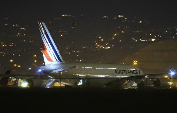 Air France Airbus 380, Flight 65, sits on the run
