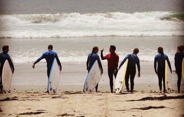 Emprendedores vallisoletanos recurren al surf y al vino de California para enseñar inglés