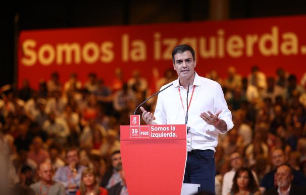 Pedro Sánchez acusa a Rajoy de "vulnerar la Constitución" y al PP de "corromperla"