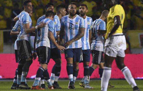 Argentina players celebrate after defeating Colomb