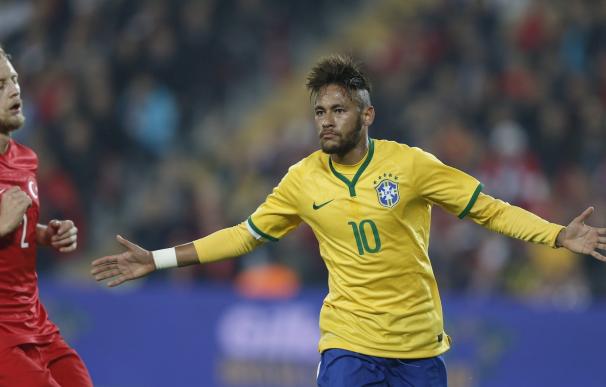 Neymar lidera a Brasil