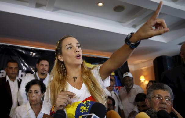 Lilian Tintori llama a manifestarse este domingo en Caracas "vestidos de blanco"