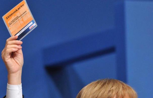Merkel felicita a Monti y le urge a implementar urgentemente las reformas