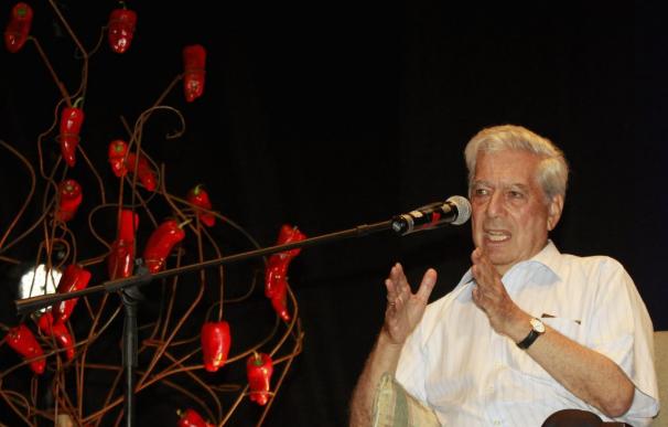 Vargas Llosa será investido doctor honoris causa por la Universidad de Castilla-La Mancha