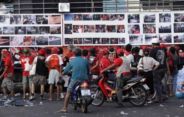 Tensa espera en Bangkok tras la oferta de los camisas rojas al Gobierno