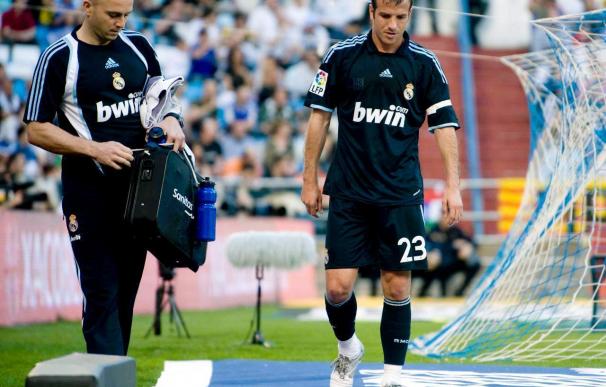 Raúl sufre un esguince de tobillo, Van der Vaart una rotura en el bíceps