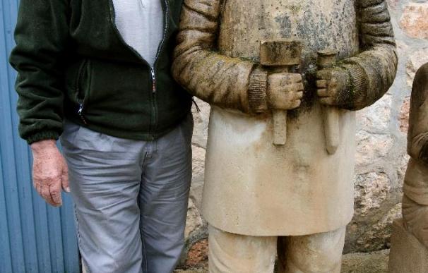 Un autodidacta de 78 años ha esculpido más de 1.000 piezas desde hace 26 años