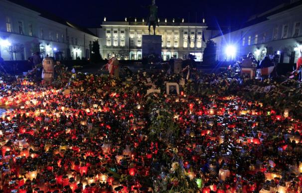 Los polacos velaron toda la noche al presidente fallecido
