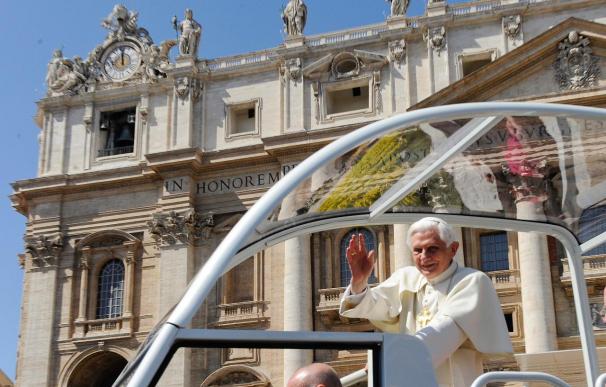 El Vaticano dice que los casos de curas pederastas deben ser denunciados