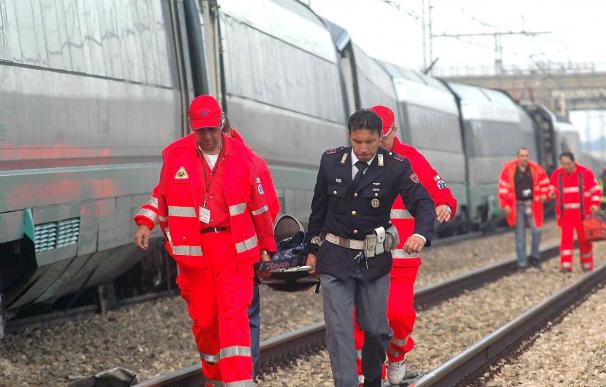 Al menos seis muertos en el descarrilamiento de un tren en el norte de Italia