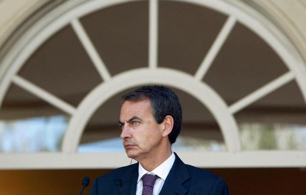 Zapatero dice que España bajará el déficit "al coste que sea" y que saldrá adelante