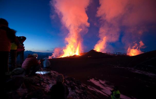 Varios cientos de personas evacuadas del sur de Islandia por temor a la erupción de un volcán