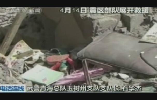 Un fuerte terremoto causa cientos de muertos en China