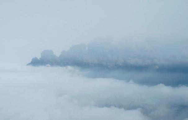 La OMS evalúa los riesgos de la nube de ceniza causada por el volcán islandés