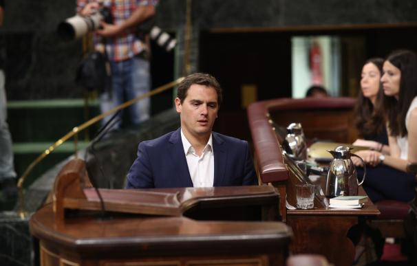 Rivera recomienda al Gobierno que hable con PSOE o Podemos para aprobar el techo de gasto si no baja el IRPF