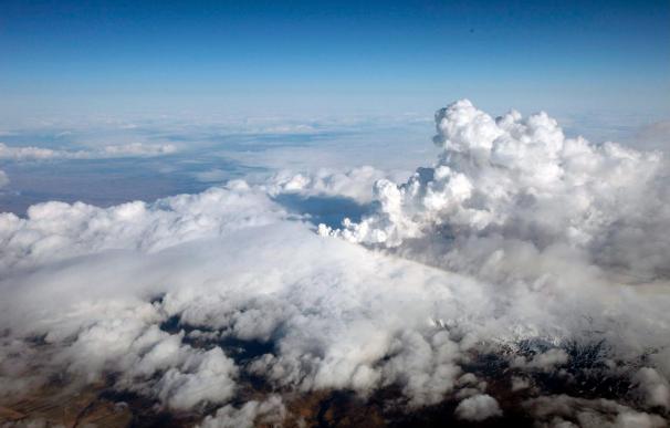 Alemania se suma a la alerta por las cenizas del volcán islandés y cierra nueve aeropuertos