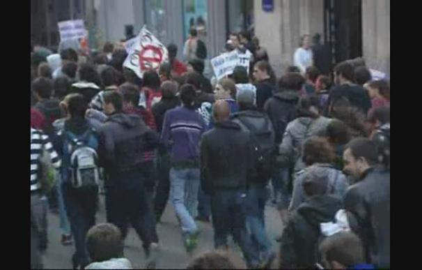 Los estudiantes contrarios a Bolonia se manifiestan en vísperas de la reunión de la Unión Europea