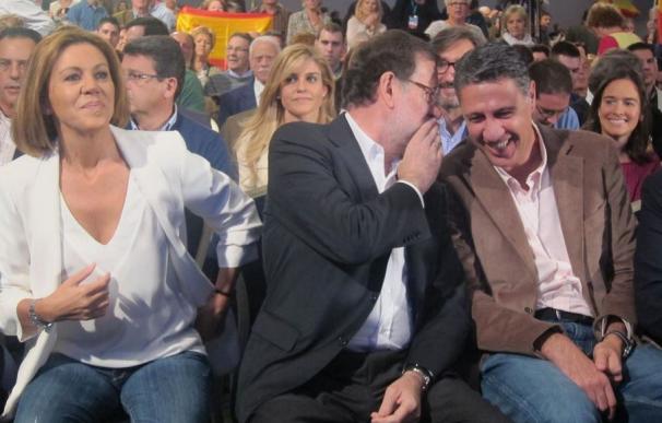 Rajoy, entre Cospedal y García Albiol, este sábado en Barcelona.