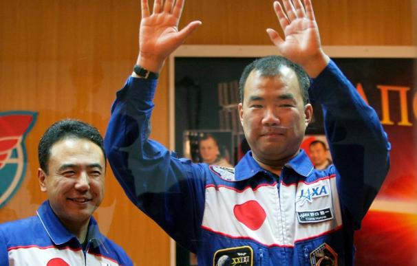 Los astronautas nipones forman un dueto musical espacial y cantan al "sakura"