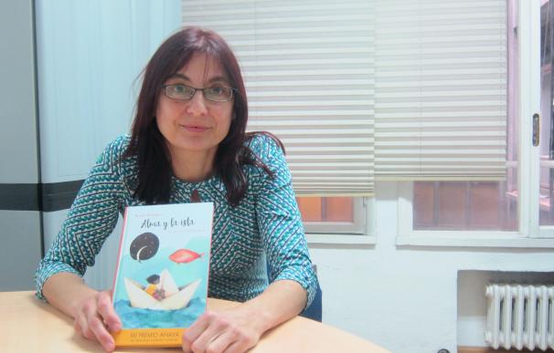 Mónica Rodríguez acerca a los más pequeños el drama de la emigración en Lampedusa con su novela 'Alma y la isla'