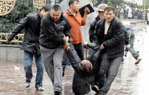 Fuentes oficiales confirman 68 muertos en los disturbios en la capital kirguís