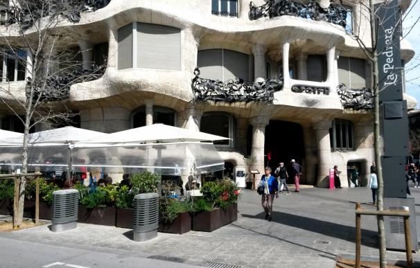 Endesa reforma un centro de transformación ante La Pedrera de Barcelona para mejorar el servicio