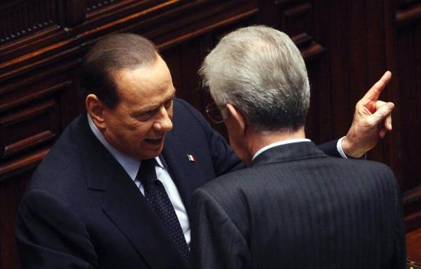 Berlusconi accede a que Mario Monti gobierne en Italia hasta 2013